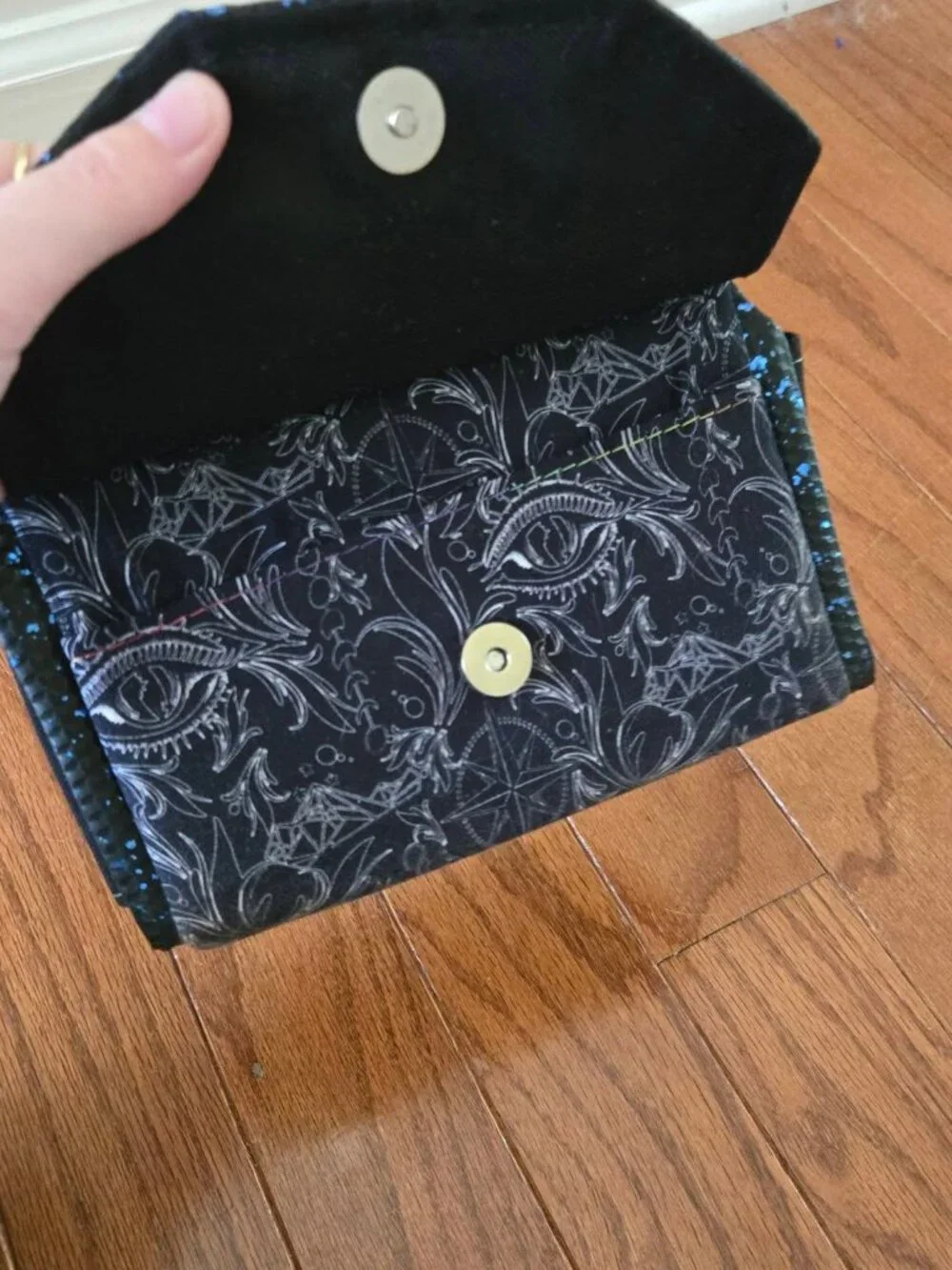 A Court of Thorns and Roses stitching stories